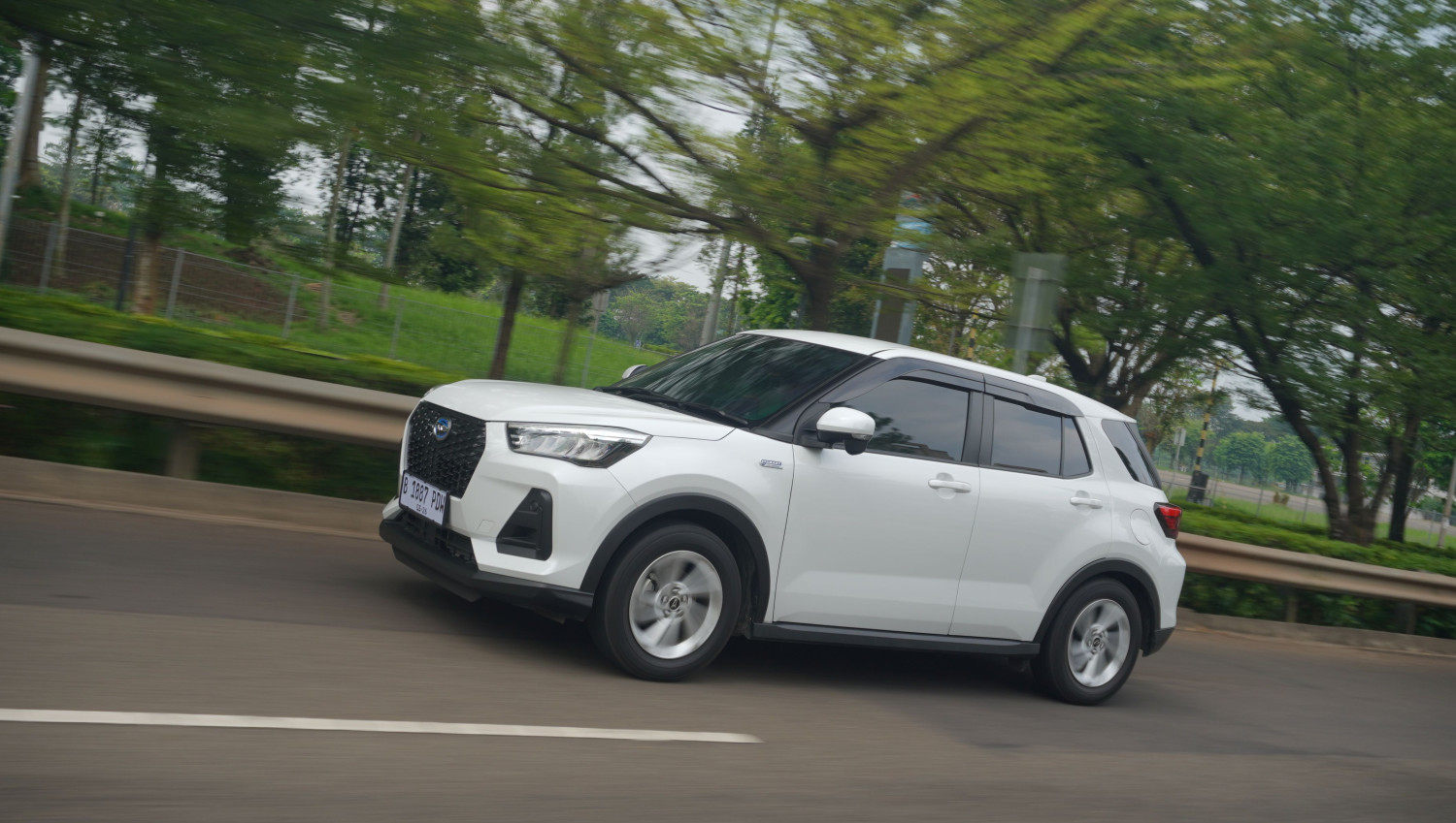 Indonesia, konsumsi bbm, akselerasi, Daihatsu Rocky e-Smart Hybrid, serial hybrid, barisan sang penguasa, Daihatsu e-Smart Hybrid, Mobil JDM Termurah di Indonesia yang Irit BBM