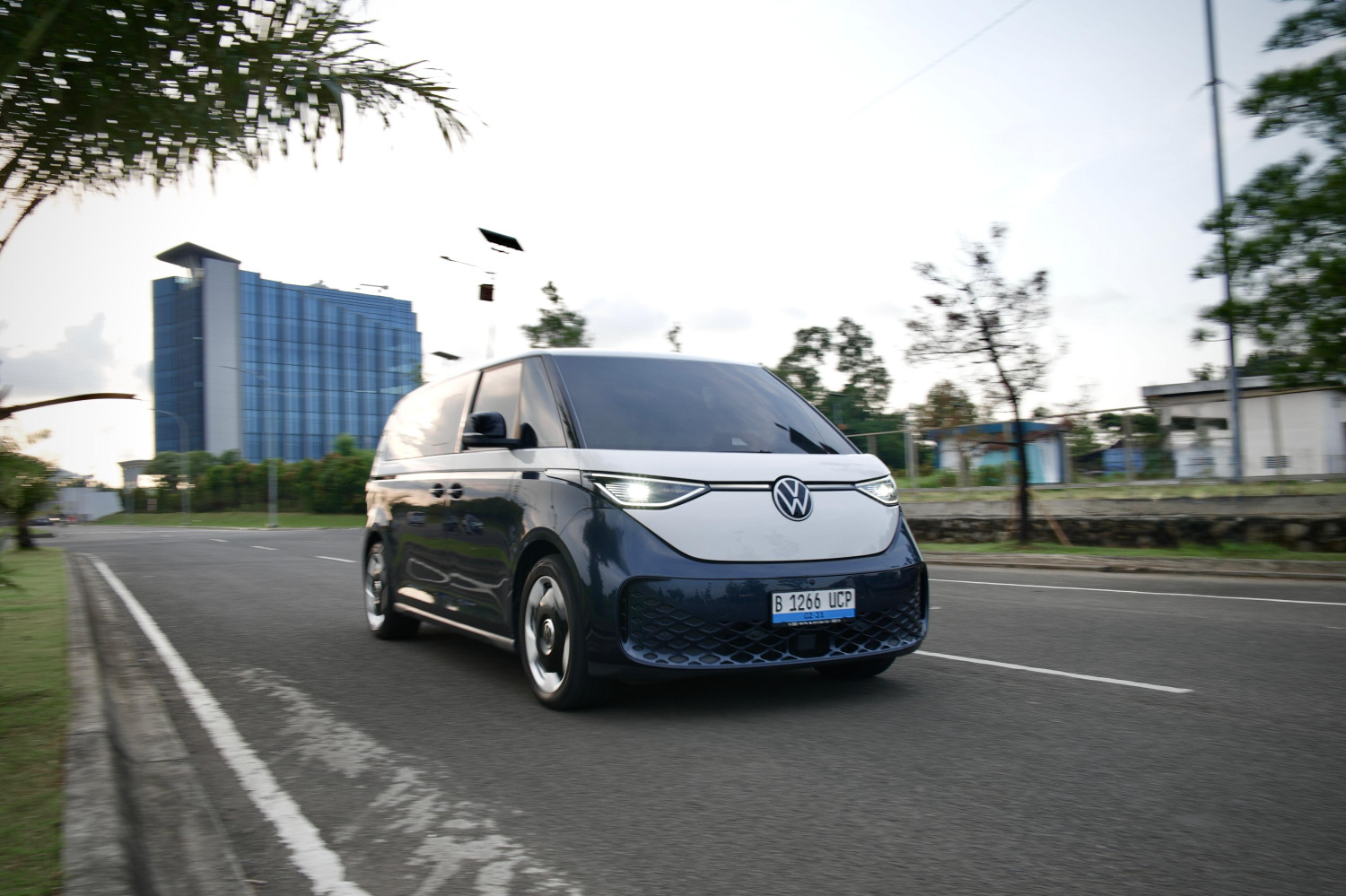 mobil listrik, VW ID. Buzz, kalcer, Di Balik Tampilan Yang Kalcer, Performa VW ID. Buzz Cukup Kencang