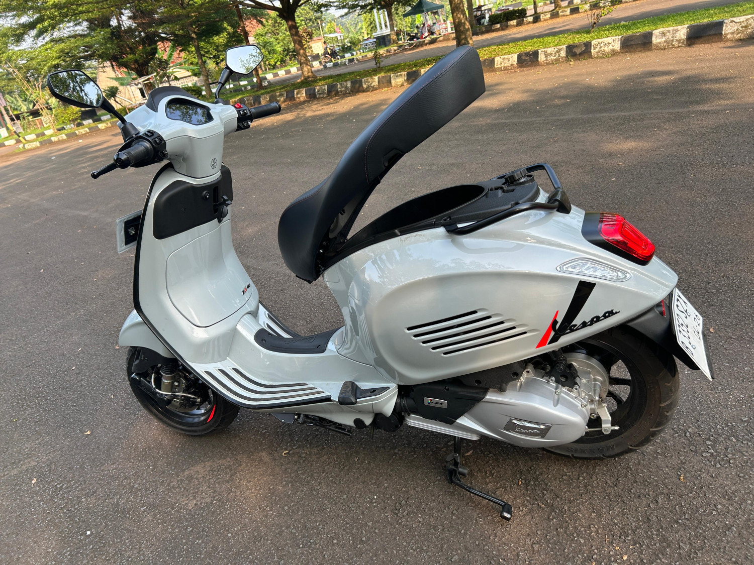 remote, vespa, vespa sprint, keyless, Sudah Pakai Keyless, Ini Fungsi Tombol di Remote Vespa Sprint S 180