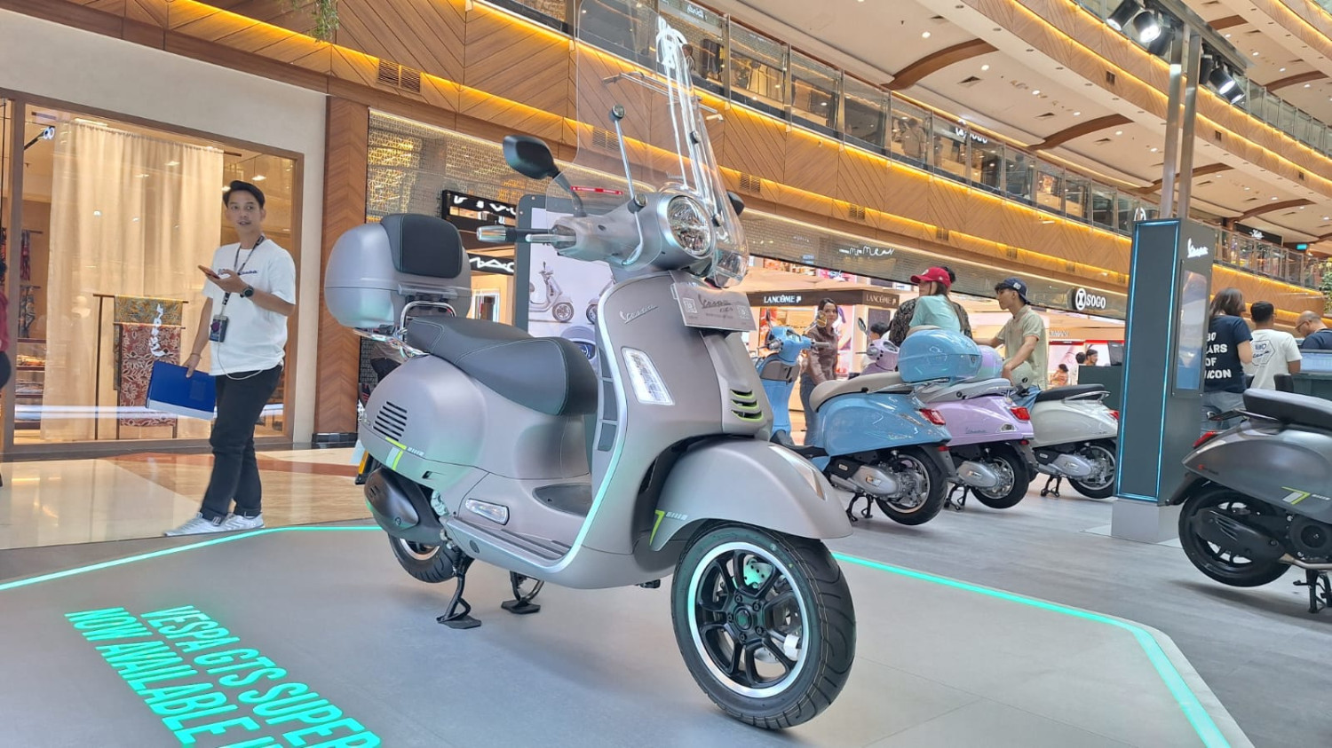 vespa, piaggio, GTS Super Tech 250, Vespa edisi 80th Anniversary, Vespa GTS Super Tech 250 dan 80th Anniversary Resmi Meluncur di Indonesia