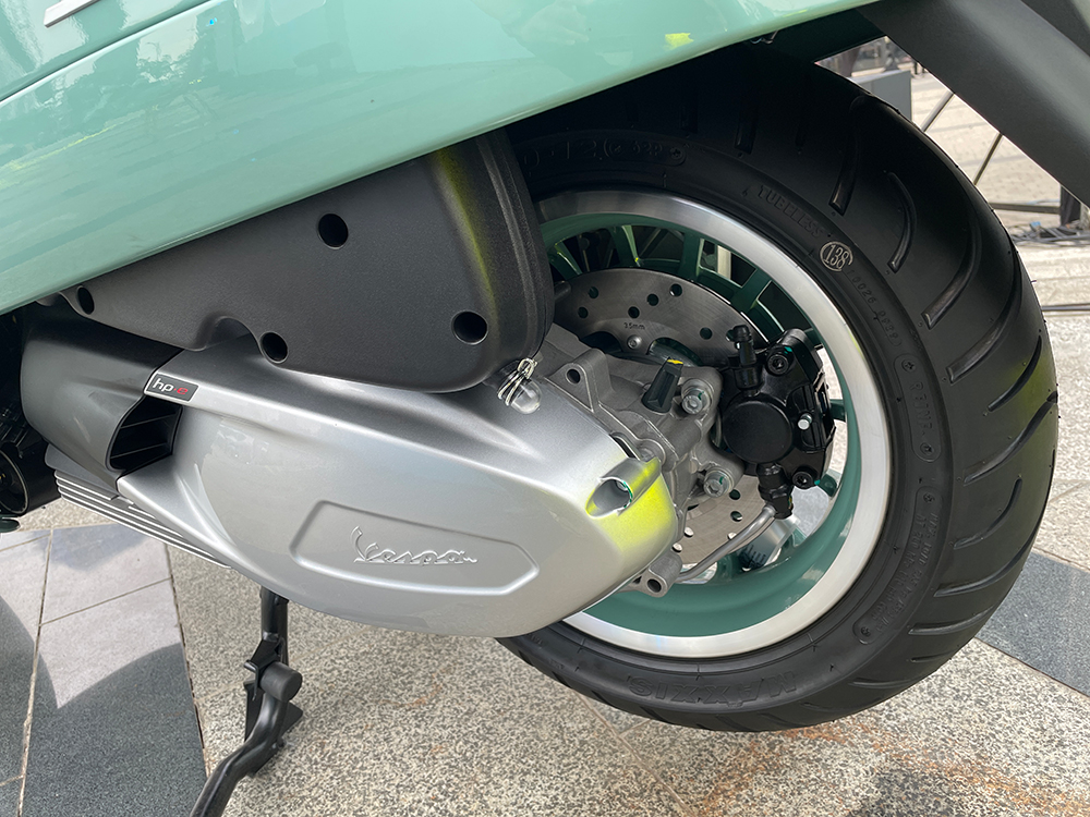 vespa primavera, vespa sprint, Vespa GTS 250, Vespa 80th Anniversary, Vespa GTS Limited 80th Anniversary Versi Indonesia Pakai Mesin 250 cc, Berapa Harganya?