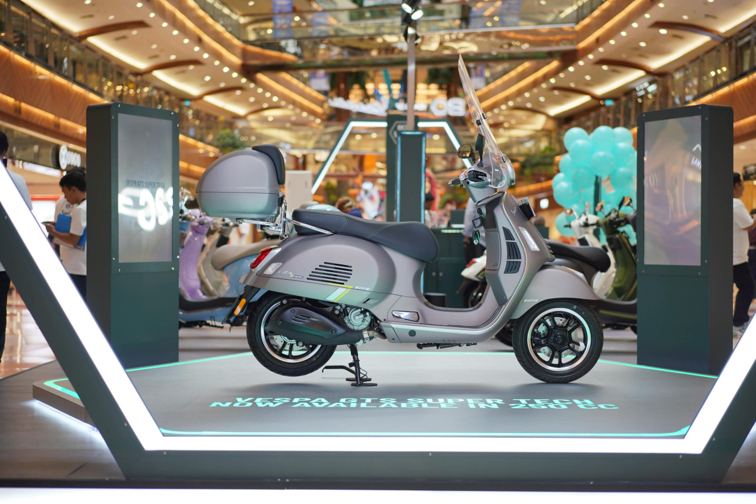 vespa, vespa matic, GTS Super Tech 300, GTS 250, Harga Murah Fitur Banyak, Ini Beda Vespa GTS 250 dengan GTS 300