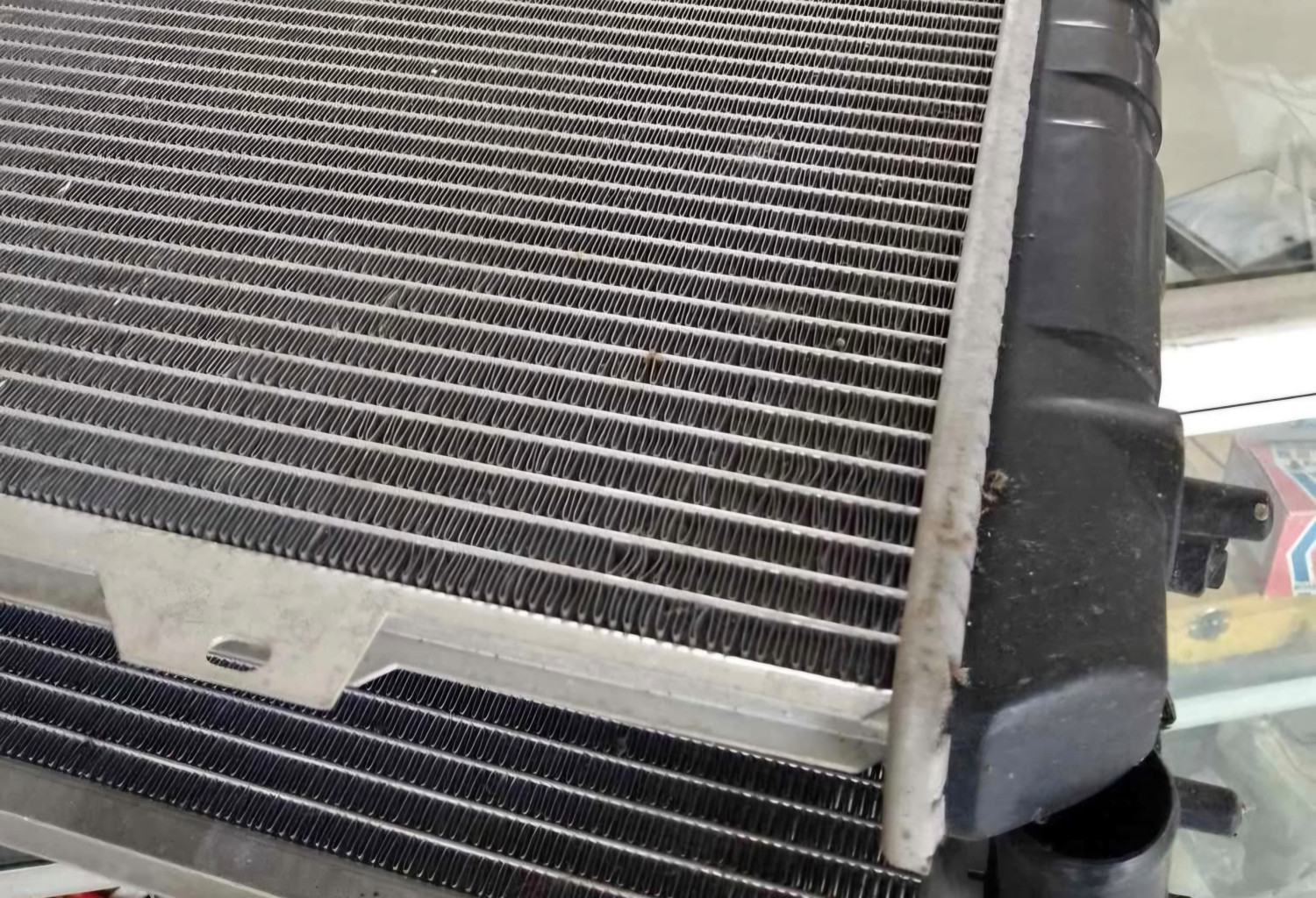 Radiator, mobil, mesin, penyok, kisi, Kisi Radiator Mobil Penyok Bisa Pengaruhi Proses Pelepasan Panas