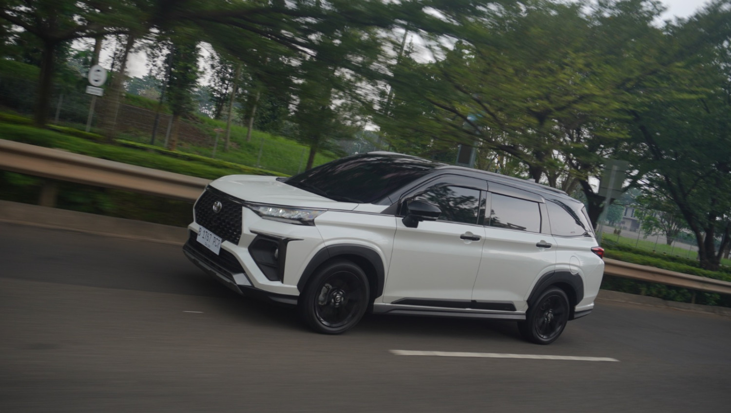 veloz, Toyota Veloz Hybrid, veloz hybrid, barisan sang penguasa, parade mobil jepang, Perbandingan Konsumsi BBM Veloz Bensin VS Veloz Hybrid, Iritnya Pol!