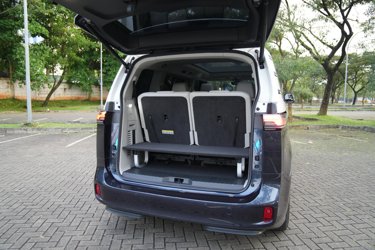 tempat nongkrong, mobil listrik, VW ID. Buzz, Praktis Banget, VW ID. Buzz Bisa Jadi Tempat Nongkrong Dadakan