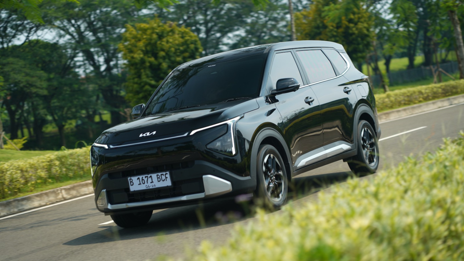 mitsubishi xpander, kia carens, Hyundai Stargazer Cartenz, Kia Carens Signature, Gunakan Mesin 1.500 cc dan Transmisi CVT, Seirit Apa BBM Kia Carens?