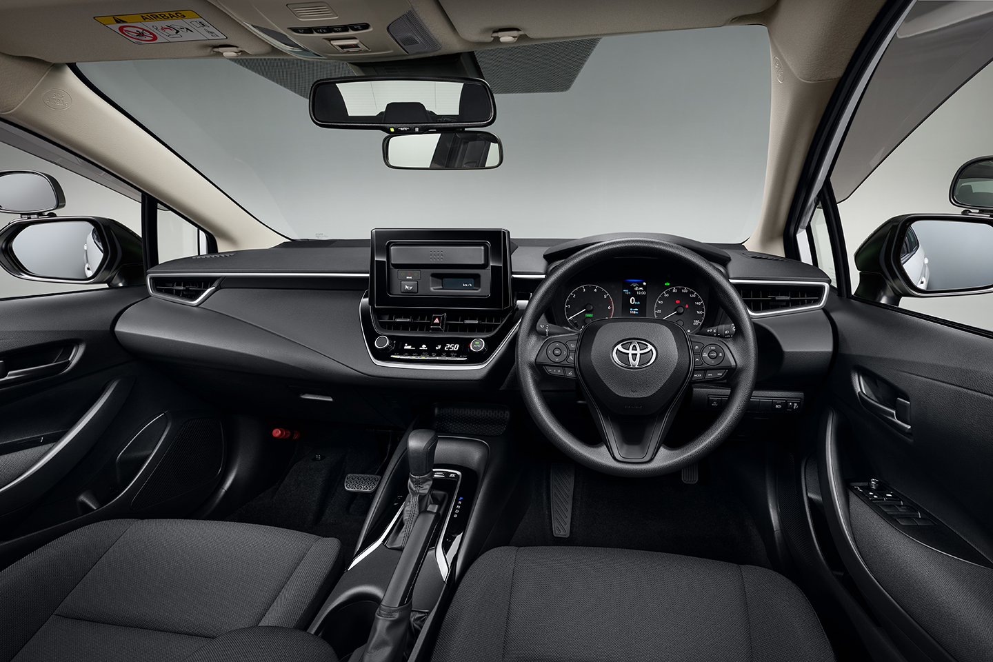 toyota, mobil baru, training, toyota corolla, sekolah mengemudi, Toyota Corolla Polosan Ini Dapat Manual, Dapat Pedal Ekstra Juga