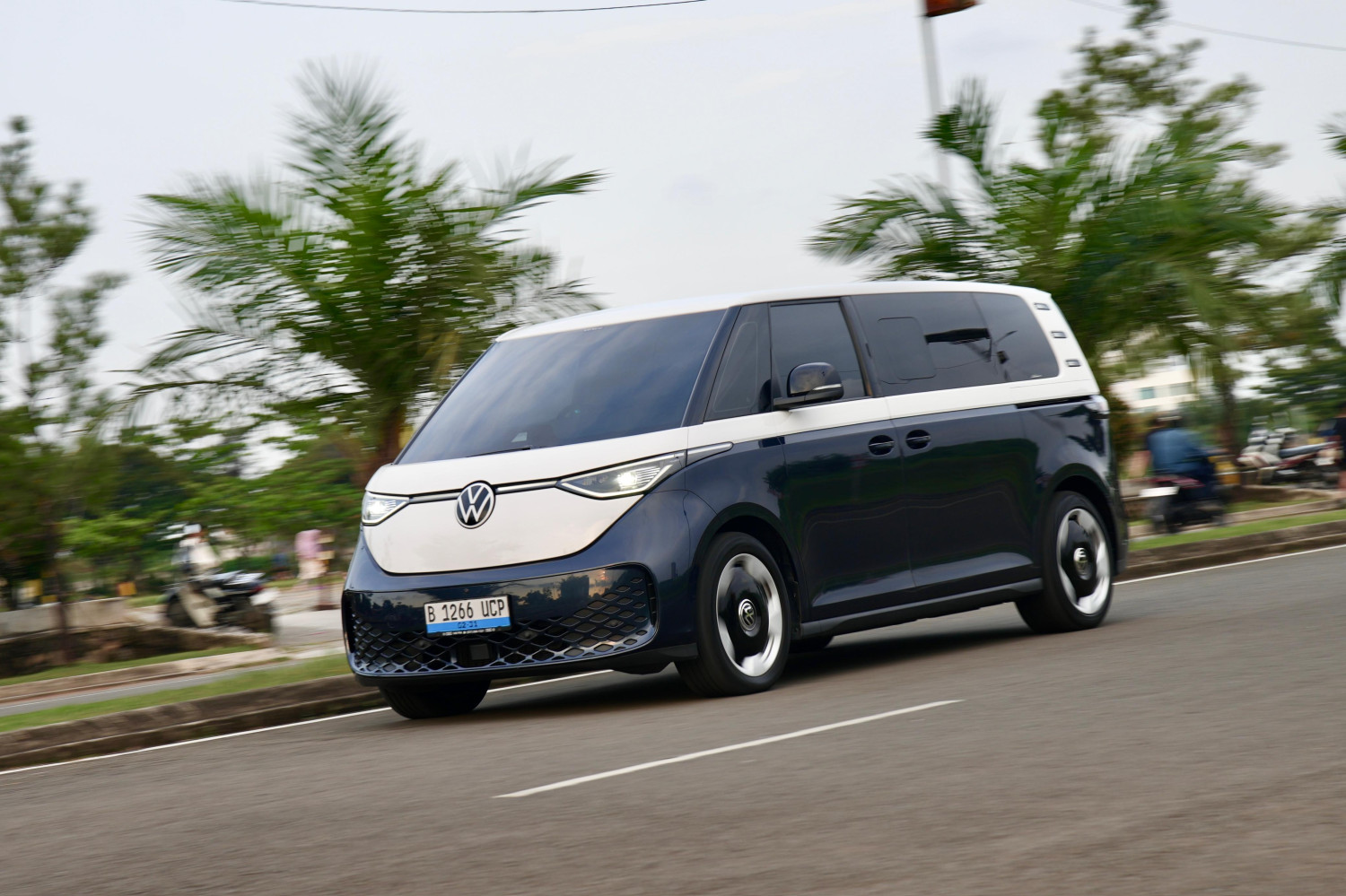 VW ID. Buzz, XPeng, Xpeng X9, Adu Kencang MPV Listrik Rp 1 Miliar Lebih, XPENG X9 VS VW ID. Buzz