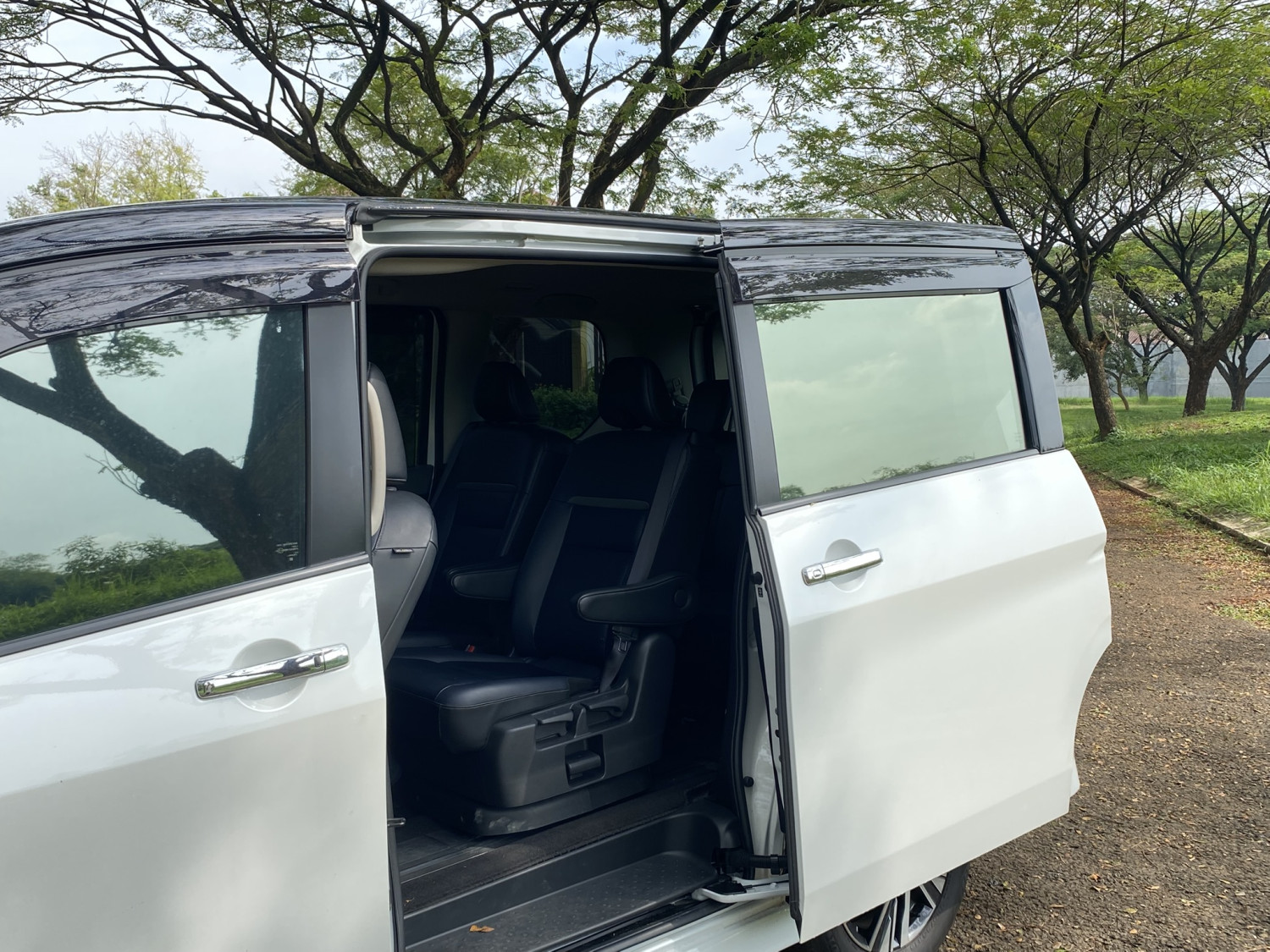 mobil baru, nissan, pintu geser, pintu bagasi, Nissan Serena e-Power, Enaknya Nissan Serena e-POWER Adalah Kebebasan Untuk Buka Pintu Ini