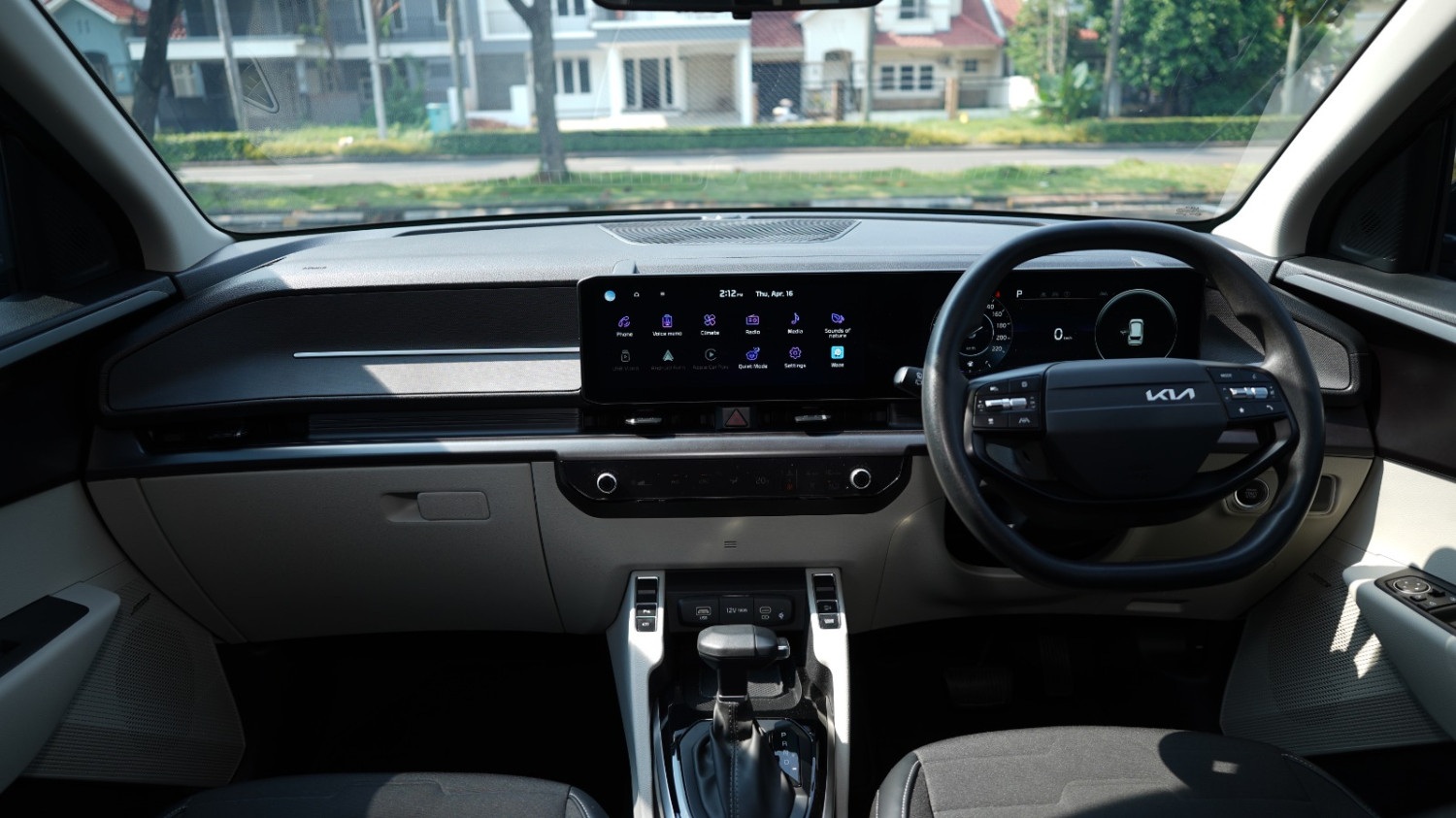 fitur, kia carens, carens, Kia Carens Signature, Fasilitasnya Mantap, Seperti Ini Fitur Di Kia Carens Varian Tertinggi