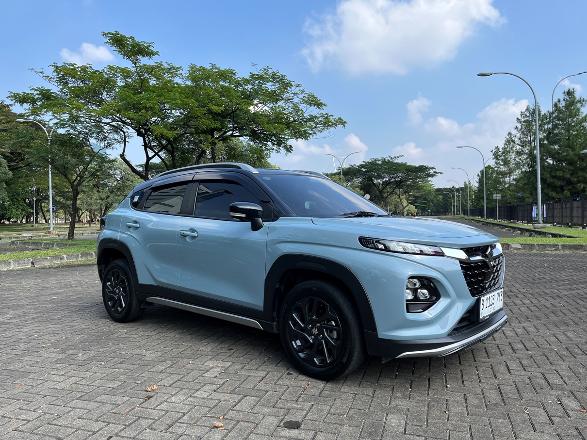 Suzuki Fronx, Fronx, harga suzuki fronx, Fronx SGX, barisan sang penguasa, Ini Alasan Suzuki Fronx SGX Asyik Buat Harian, Bukan Cuma Soal Hybrid!