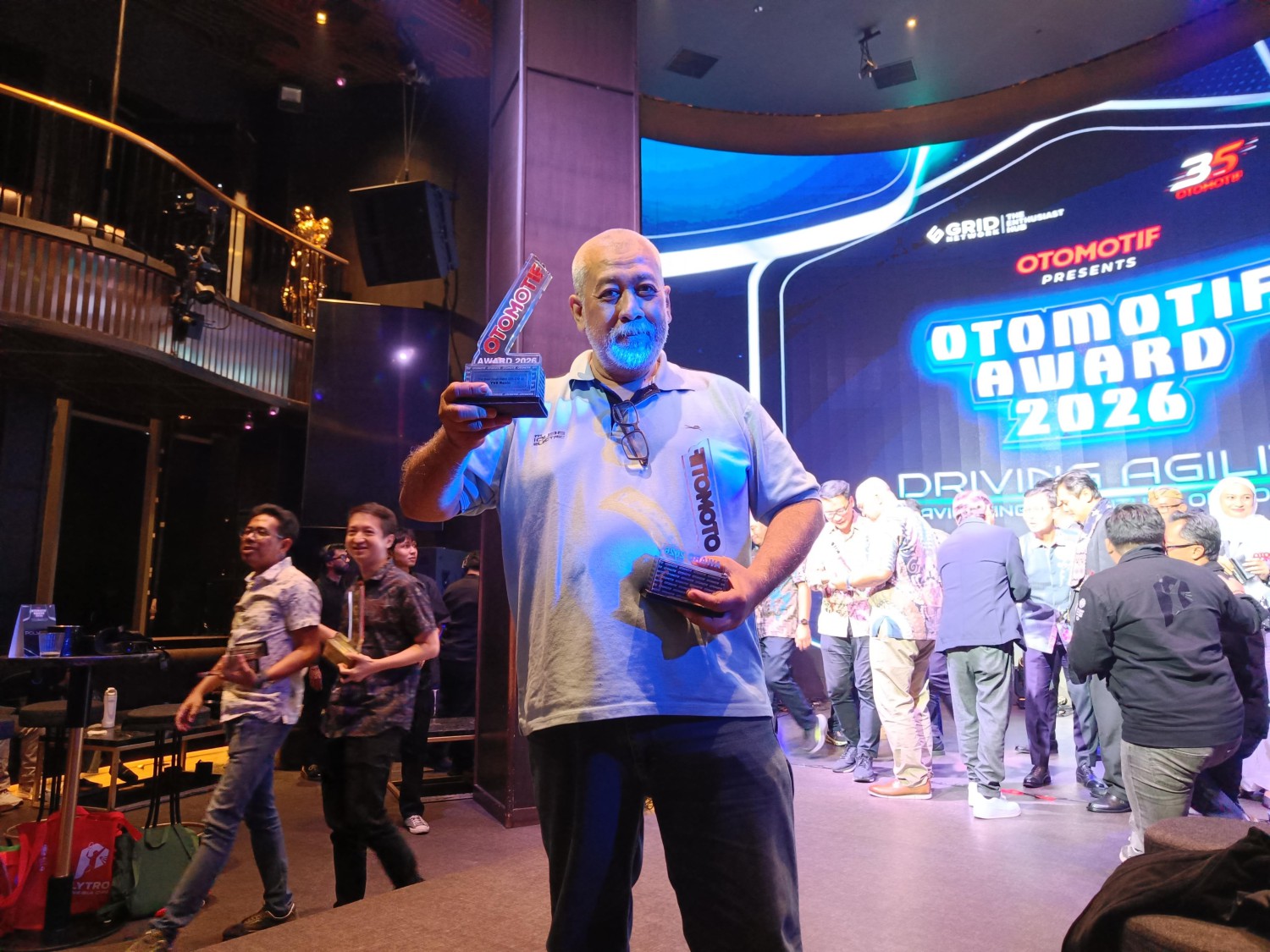 penghargaan, otomotif award, tvs motor company indonesia, TVS Ronin, TVS Motor Company Indonesia Sabet Dua Penghargaan di OTOMOTIF Award 2026