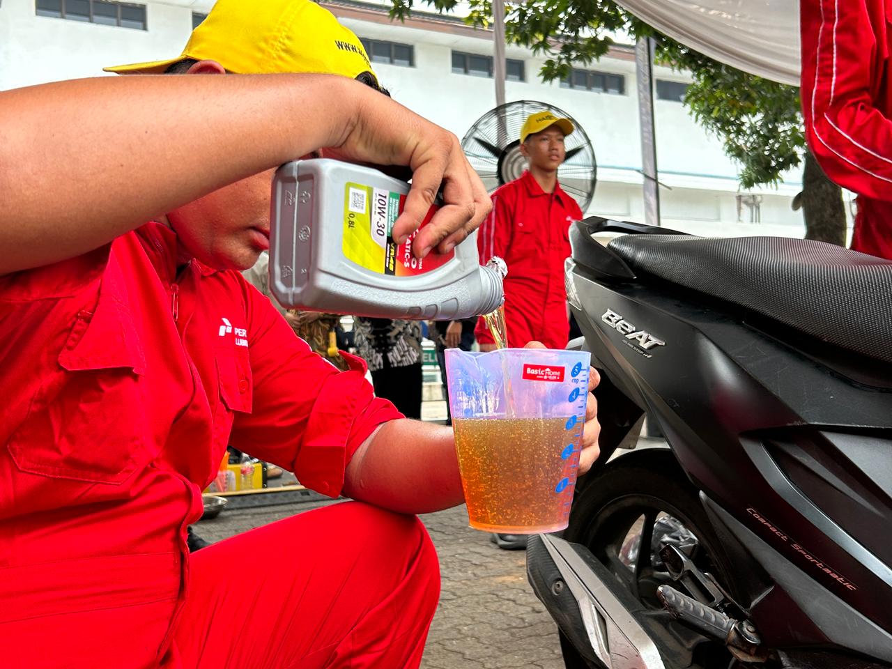 pertamina, ganti oli, pertamina enduro, pertamina lubricants, ganti oli gratis, Libatkan 180 Siswa SMK, Pertamina Lubricants Ganti Oli Gratis 2.500 Motor Guru