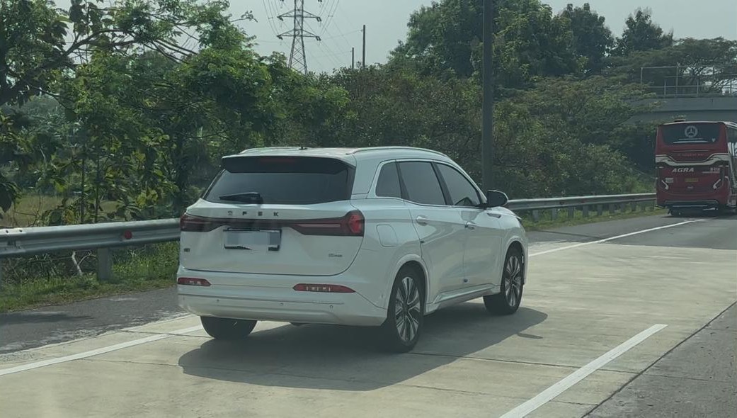 mobil hybrid, phev, suv 7 seater, PT Sokonindo Automobile (DFSK), DFSK E5 Plus, Diduga DFSK E5 Plus PHEV Sedang Uji Jalan, Ini Kata Bos Sokonindo Automobile