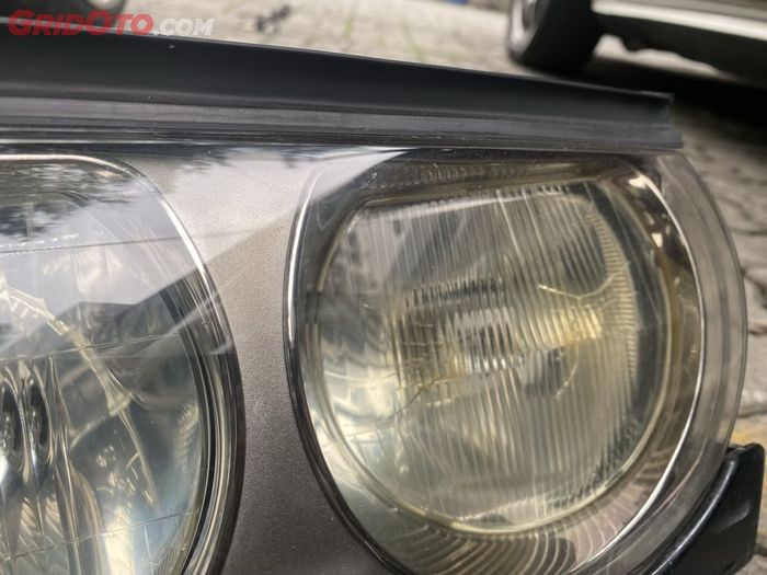 headlamp, abdigas motor, Herwheels, headlamp retak rambut, Perempuan Jarang Sadar, Kebiasaan Kecil Ini Bikin Headlamp Mobil Mudah Retak