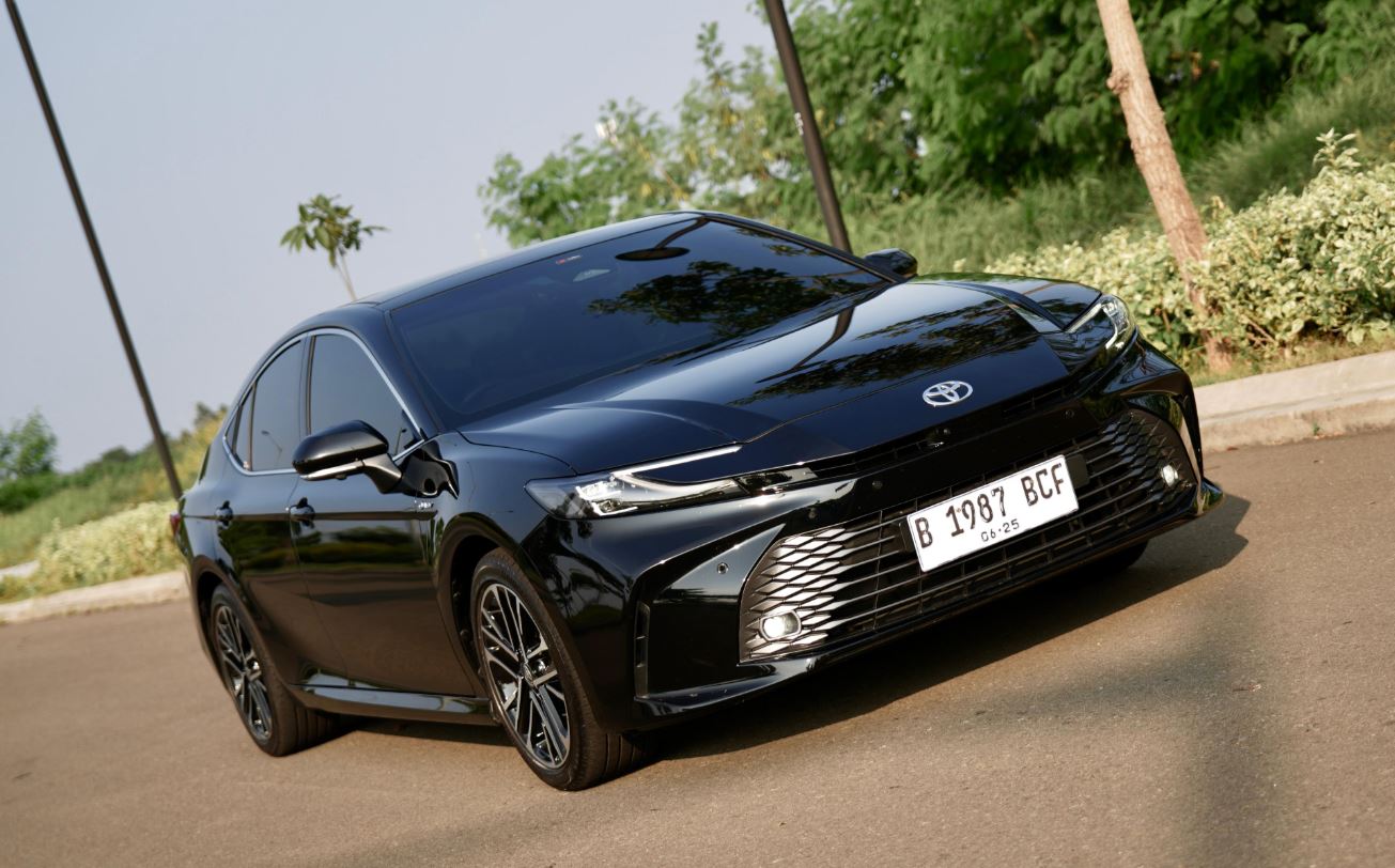 toyota, mobil baru, camry, toyota camry hybrid, Harga Toyota Camry Hybrid, Sedan Premium Irit BBM, Segini Harga Toyota Camry Hybrid Juni 2026
