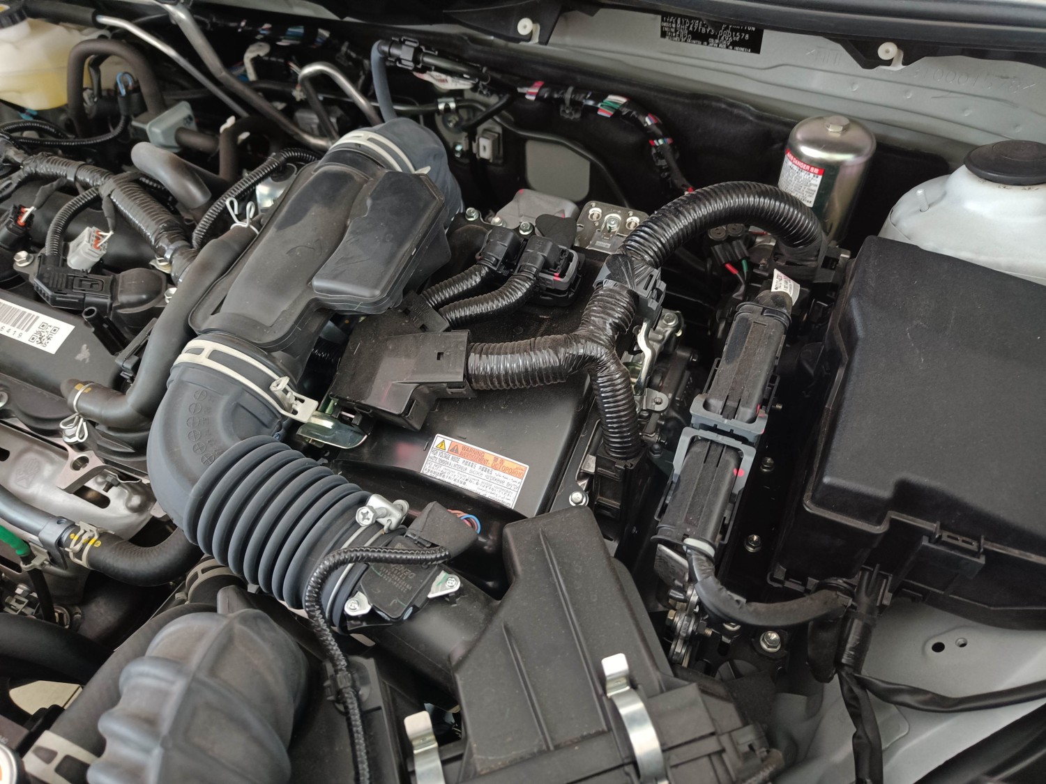 debu, waterproof, inverter, kompartemen mesin, Toyota Veloz Hybrid, Begini Cara Aman Bersihkan Kompartemen Mesin Toyota Veloz Hybrid