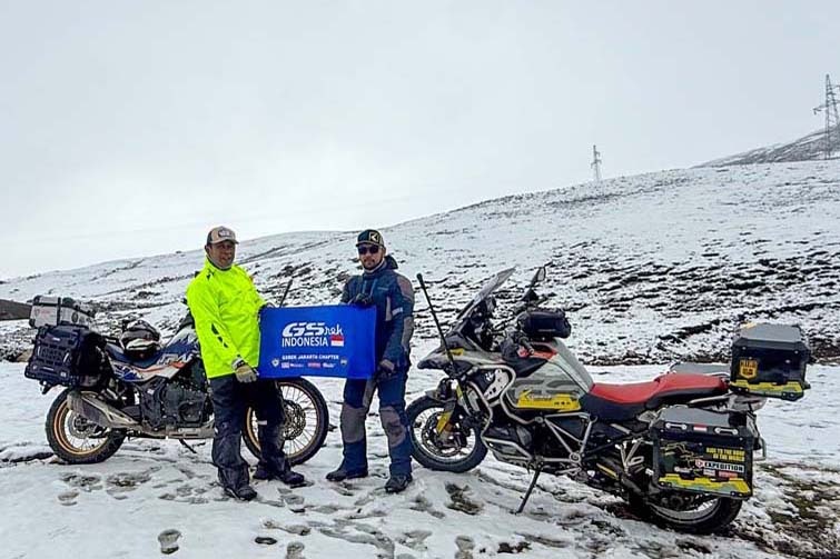 tibet, everest, rial hamzah, Ride to The Roof of The World, Overlander Indonesia, Adet Vriono, Dua Overlander Indonesia Touring Menembus Atap Dunia, Dari Everest Lanjut ke Tibet