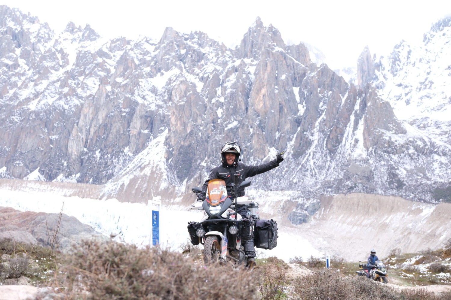 tibet, everest, rial hamzah, Ride to The Roof of The World, Overlander Indonesia, Adet Vriono, Dua Overlander Indonesia Touring Menembus Atap Dunia, Dari Everest Lanjut ke Tibet
