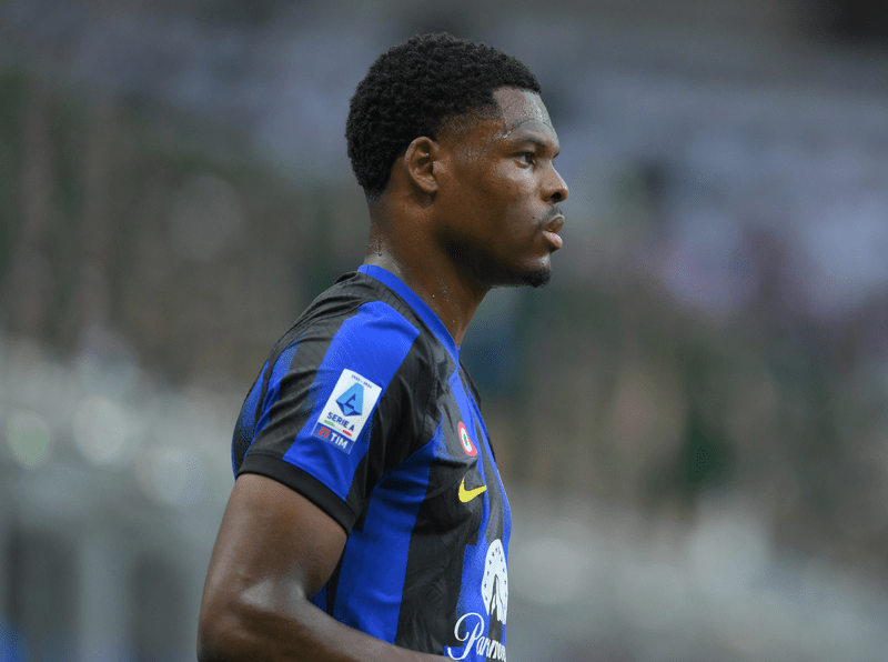 Manchester United tertarik datangkan Denzel Dumfries