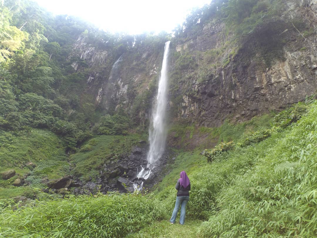 1. Wisata Alam Capolaga, 2. Pemandian Air Panas Ciater, 3. Desa Wisata Sari Bunihayu, 4. Curug Cileat, 5. Kebun Durian Buni Hayu, 6. Taman Wisata Tirta Alam, 7. Curug Bentang, 8. Curug Sadim, 9. Curug Karembong, 10. Curug Cilemper, 11. Pantai Cirewang, 12. Pantai Patimban, 13. Curug Mandala, 14. Curug Cijalu, 15. Masjid Agung Subang, 16. Kawah Ratu, 17. Wisata Alam Batu Kapur, 18. Pintu Gerbang Tangkuban Perahu, 19. Kawah Upas, 20. Hutan Kota Ranggawulung, 21. Gua Maria Gereja Katolik Paroki, 22. Situs Nyai Subang Larang, 23. Kebun Buah Naga, 24. Kasumber Mata Air Sipondok (Aqua Subang), 25. Masjid As Sa’adah, 26. Wisata Pancing Ikan Monster Lembah Gunung Kujang, 27. Tugu Nanas, 28. Kiara Ciater, 29. Kolam Renang Bintang Fantasi, 30. Pantai Tanjungpura, 31. Planet Water Boom, 32. Mata Air Cimincul, 33. Wisma Karya Subang, 34. Yogya Grand Subang, 35. Pasar Purwadadi