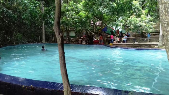 1. Trans Studio Makassar, 2. Bugis Waterpark, 3. Pelabuhan Paotere, 4. Dataran Tinggi Malino, 5. Danau Mawang, 6. Vihara Ibu Agung Bahari, 7. Pemandian Air Panas Lejja, 8. Pegunungan Karst Rammang-Rammang, 9. Desa Wisata Lakkang, 10. Masjid Terapung, 11. Danau Tempe, 12. Desa Wisata Ke’Te Kesu, 13. Kawasan Adat Ammatoa, 14. Pusat Kerajinan Perahu Phinisi, 15. Benteng Somba Opu