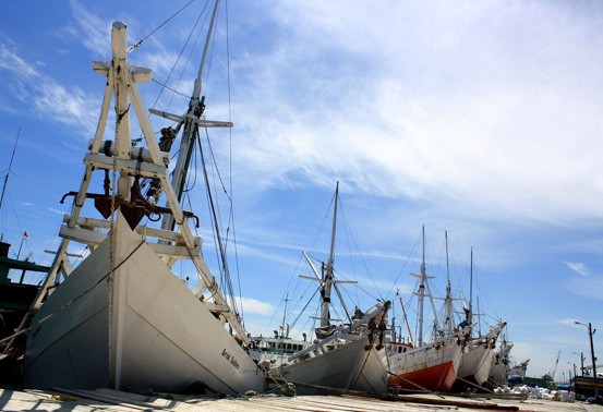 1. Trans Studio Makassar, 2. Bugis Waterpark, 3. Pelabuhan Paotere, 4. Dataran Tinggi Malino, 5. Danau Mawang, 6. Vihara Ibu Agung Bahari, 7. Pemandian Air Panas Lejja, 8. Pegunungan Karst Rammang-Rammang, 9. Desa Wisata Lakkang, 10. Masjid Terapung, 11. Danau Tempe, 12. Desa Wisata Ke’Te Kesu, 13. Kawasan Adat Ammatoa, 14. Pusat Kerajinan Perahu Phinisi, 15. Benteng Somba Opu