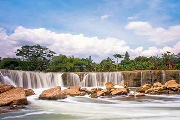 1. Danau Alamanda, 2. Transera Waterpark, 3. Bumi Perkemahan, 4. Situ Gede, 5. Saung Wulan, 6. Danau Cipule, 7. Klenteng Hok Lay Kiong, 8. Vihara Dharma Jaya, 9. Pura Agung Tirta Bhuana, 10. Masjid Jami’ Al-Hidayah, 11. Rimba Kota, 12. Danau Ramaias, 13. Taman Alun Alun Kota, 14. Galaxy Tirta Mas, 15. Go! Wet Waterpark, 16. Danau Marakas, 17. Waterboom Lippo Cikarang, 18. Taman Kemang Pratama, 19. Curug Parigi, 20. Dunia Salju, 21. Pantai Muara Gembong, 22. Pantai Muara Beting, 23. Pantai Muara Bendera, 24. Pantai Mekar, 25. Hutan Kota, 26. Taman Buaya Indonesia Jaya, 27. Gedung Juang 45, 28. Saung Ranggon, 29. Danau Cibeureum, 30. Rumah Pohon Jatiasih