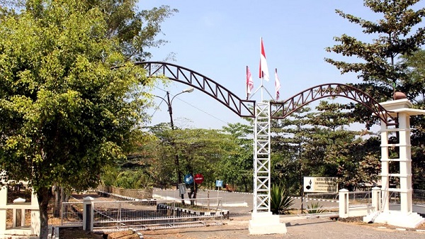 1. Danau Alamanda, 2. Transera Waterpark, 3. Bumi Perkemahan, 4. Situ Gede, 5. Saung Wulan, 6. Danau Cipule, 7. Klenteng Hok Lay Kiong, 8. Vihara Dharma Jaya, 9. Pura Agung Tirta Bhuana, 10. Masjid Jami’ Al-Hidayah, 11. Rimba Kota, 12. Danau Ramaias, 13. Taman Alun Alun Kota, 14. Galaxy Tirta Mas, 15. Go! Wet Waterpark, 16. Danau Marakas, 17. Waterboom Lippo Cikarang, 18. Taman Kemang Pratama, 19. Curug Parigi, 20. Dunia Salju, 21. Pantai Muara Gembong, 22. Pantai Muara Beting, 23. Pantai Muara Bendera, 24. Pantai Mekar, 25. Hutan Kota, 26. Taman Buaya Indonesia Jaya, 27. Gedung Juang 45, 28. Saung Ranggon, 29. Danau Cibeureum, 30. Rumah Pohon Jatiasih