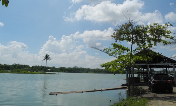 1. Danau Alamanda, 2. Transera Waterpark, 3. Bumi Perkemahan, 4. Situ Gede, 5. Saung Wulan, 6. Danau Cipule, 7. Klenteng Hok Lay Kiong, 8. Vihara Dharma Jaya, 9. Pura Agung Tirta Bhuana, 10. Masjid Jami’ Al-Hidayah, 11. Rimba Kota, 12. Danau Ramaias, 13. Taman Alun Alun Kota, 14. Galaxy Tirta Mas, 15. Go! Wet Waterpark, 16. Danau Marakas, 17. Waterboom Lippo Cikarang, 18. Taman Kemang Pratama, 19. Curug Parigi, 20. Dunia Salju, 21. Pantai Muara Gembong, 22. Pantai Muara Beting, 23. Pantai Muara Bendera, 24. Pantai Mekar, 25. Hutan Kota, 26. Taman Buaya Indonesia Jaya, 27. Gedung Juang 45, 28. Saung Ranggon, 29. Danau Cibeureum, 30. Rumah Pohon Jatiasih