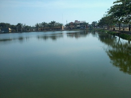 1. Danau Alamanda, 2. Transera Waterpark, 3. Bumi Perkemahan, 4. Situ Gede, 5. Saung Wulan, 6. Danau Cipule, 7. Klenteng Hok Lay Kiong, 8. Vihara Dharma Jaya, 9. Pura Agung Tirta Bhuana, 10. Masjid Jami’ Al-Hidayah, 11. Rimba Kota, 12. Danau Ramaias, 13. Taman Alun Alun Kota, 14. Galaxy Tirta Mas, 15. Go! Wet Waterpark, 16. Danau Marakas, 17. Waterboom Lippo Cikarang, 18. Taman Kemang Pratama, 19. Curug Parigi, 20. Dunia Salju, 21. Pantai Muara Gembong, 22. Pantai Muara Beting, 23. Pantai Muara Bendera, 24. Pantai Mekar, 25. Hutan Kota, 26. Taman Buaya Indonesia Jaya, 27. Gedung Juang 45, 28. Saung Ranggon, 29. Danau Cibeureum, 30. Rumah Pohon Jatiasih