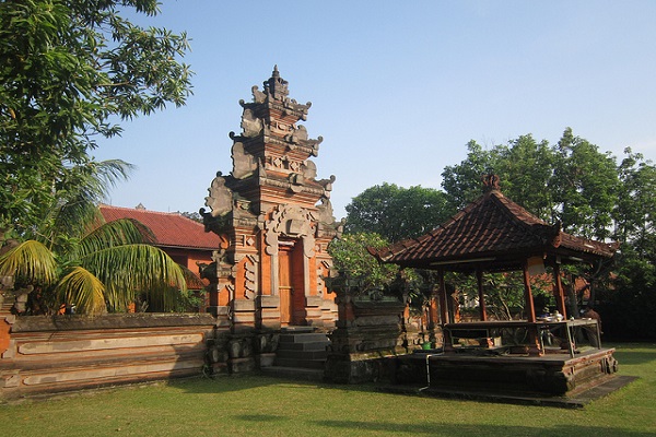 1. Danau Alamanda, 2. Transera Waterpark, 3. Bumi Perkemahan, 4. Situ Gede, 5. Saung Wulan, 6. Danau Cipule, 7. Klenteng Hok Lay Kiong, 8. Vihara Dharma Jaya, 9. Pura Agung Tirta Bhuana, 10. Masjid Jami’ Al-Hidayah, 11. Rimba Kota, 12. Danau Ramaias, 13. Taman Alun Alun Kota, 14. Galaxy Tirta Mas, 15. Go! Wet Waterpark, 16. Danau Marakas, 17. Waterboom Lippo Cikarang, 18. Taman Kemang Pratama, 19. Curug Parigi, 20. Dunia Salju, 21. Pantai Muara Gembong, 22. Pantai Muara Beting, 23. Pantai Muara Bendera, 24. Pantai Mekar, 25. Hutan Kota, 26. Taman Buaya Indonesia Jaya, 27. Gedung Juang 45, 28. Saung Ranggon, 29. Danau Cibeureum, 30. Rumah Pohon Jatiasih