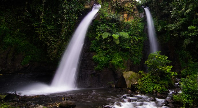 1. Teluk Hijau, 2. Watu Dodol, 3. Pantai Boom, 4. Desa Osing, 5. Air Terjun Lider, 6. Pantai Plengkung, 7. Pantai Sukamade, 8. Kawah Ijen, 9. Pulau Merah, 10. Alas Purwo, 11. Teluk Biru, 12. Hutan Pinus Songgon, 13. Air Terjun Tirto Kemanten, 14. Wedi Ireng, 15. Pantai Blimbingsari, 16. Umbul Bening, 17. Pantai Rajegwesi, 18. Mirah Fantasia, 19. Taman Blambangan, 20. Pantai Bangsring, 21. Air Terjun Jagir, 22. Pura Agung Blambangan, 23. Waduk Sidodadi Glenmore, 24. Rowo Bayu, 25. X-Badeng Adenture, 26. Mangrove Bedul Ecotourism, 27. Pantai Mustika Pancer, 28. Taman Sritanjung, 29. Rowo Biru, 30. Pemandian Tamansuruh, 31. Kawah Bulan Sabit, 32. Taman Sayu Wiwit, 33. Pantai Trianggulasi, 34. Pulau Tabuhan, 35. Taman Nasional Baluran, 36. Savana Sadengan, 37. Parangkursi, 38. Air Terjun Selendang Arum, 39. Pantai Grajagan, 40. Jawatan Benculuk