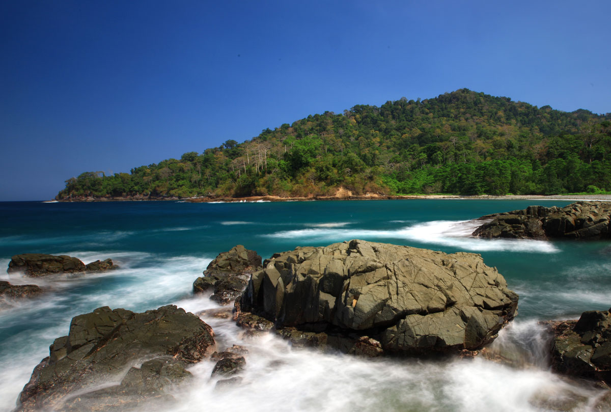 1. Teluk Hijau, 2. Watu Dodol, 3. Pantai Boom, 4. Desa Osing, 5. Air Terjun Lider, 6. Pantai Plengkung, 7. Pantai Sukamade, 8. Kawah Ijen, 9. Pulau Merah, 10. Alas Purwo, 11. Teluk Biru, 12. Hutan Pinus Songgon, 13. Air Terjun Tirto Kemanten, 14. Wedi Ireng, 15. Pantai Blimbingsari, 16. Umbul Bening, 17. Pantai Rajegwesi, 18. Mirah Fantasia, 19. Taman Blambangan, 20. Pantai Bangsring, 21. Air Terjun Jagir, 22. Pura Agung Blambangan, 23. Waduk Sidodadi Glenmore, 24. Rowo Bayu, 25. X-Badeng Adenture, 26. Mangrove Bedul Ecotourism, 27. Pantai Mustika Pancer, 28. Taman Sritanjung, 29. Rowo Biru, 30. Pemandian Tamansuruh, 31. Kawah Bulan Sabit, 32. Taman Sayu Wiwit, 33. Pantai Trianggulasi, 34. Pulau Tabuhan, 35. Taman Nasional Baluran, 36. Savana Sadengan, 37. Parangkursi, 38. Air Terjun Selendang Arum, 39. Pantai Grajagan, 40. Jawatan Benculuk