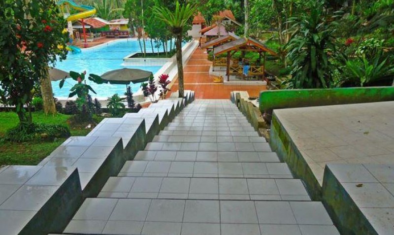 1. Teluk Hijau, 2. Watu Dodol, 3. Pantai Boom, 4. Desa Osing, 5. Air Terjun Lider, 6. Pantai Plengkung, 7. Pantai Sukamade, 8. Kawah Ijen, 9. Pulau Merah, 10. Alas Purwo, 11. Teluk Biru, 12. Hutan Pinus Songgon, 13. Air Terjun Tirto Kemanten, 14. Wedi Ireng, 15. Pantai Blimbingsari, 16. Umbul Bening, 17. Pantai Rajegwesi, 18. Mirah Fantasia, 19. Taman Blambangan, 20. Pantai Bangsring, 21. Air Terjun Jagir, 22. Pura Agung Blambangan, 23. Waduk Sidodadi Glenmore, 24. Rowo Bayu, 25. X-Badeng Adenture, 26. Mangrove Bedul Ecotourism, 27. Pantai Mustika Pancer, 28. Taman Sritanjung, 29. Rowo Biru, 30. Pemandian Tamansuruh, 31. Kawah Bulan Sabit, 32. Taman Sayu Wiwit, 33. Pantai Trianggulasi, 34. Pulau Tabuhan, 35. Taman Nasional Baluran, 36. Savana Sadengan, 37. Parangkursi, 38. Air Terjun Selendang Arum, 39. Pantai Grajagan, 40. Jawatan Benculuk