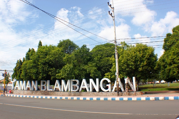 1. Teluk Hijau, 2. Watu Dodol, 3. Pantai Boom, 4. Desa Osing, 5. Air Terjun Lider, 6. Pantai Plengkung, 7. Pantai Sukamade, 8. Kawah Ijen, 9. Pulau Merah, 10. Alas Purwo, 11. Teluk Biru, 12. Hutan Pinus Songgon, 13. Air Terjun Tirto Kemanten, 14. Wedi Ireng, 15. Pantai Blimbingsari, 16. Umbul Bening, 17. Pantai Rajegwesi, 18. Mirah Fantasia, 19. Taman Blambangan, 20. Pantai Bangsring, 21. Air Terjun Jagir, 22. Pura Agung Blambangan, 23. Waduk Sidodadi Glenmore, 24. Rowo Bayu, 25. X-Badeng Adenture, 26. Mangrove Bedul Ecotourism, 27. Pantai Mustika Pancer, 28. Taman Sritanjung, 29. Rowo Biru, 30. Pemandian Tamansuruh, 31. Kawah Bulan Sabit, 32. Taman Sayu Wiwit, 33. Pantai Trianggulasi, 34. Pulau Tabuhan, 35. Taman Nasional Baluran, 36. Savana Sadengan, 37. Parangkursi, 38. Air Terjun Selendang Arum, 39. Pantai Grajagan, 40. Jawatan Benculuk