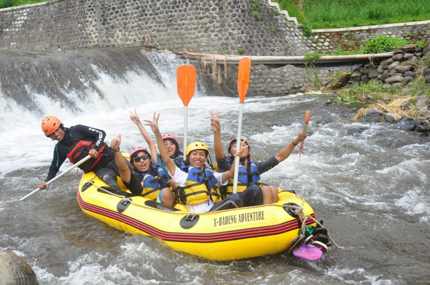 1. Teluk Hijau, 2. Watu Dodol, 3. Pantai Boom, 4. Desa Osing, 5. Air Terjun Lider, 6. Pantai Plengkung, 7. Pantai Sukamade, 8. Kawah Ijen, 9. Pulau Merah, 10. Alas Purwo, 11. Teluk Biru, 12. Hutan Pinus Songgon, 13. Air Terjun Tirto Kemanten, 14. Wedi Ireng, 15. Pantai Blimbingsari, 16. Umbul Bening, 17. Pantai Rajegwesi, 18. Mirah Fantasia, 19. Taman Blambangan, 20. Pantai Bangsring, 21. Air Terjun Jagir, 22. Pura Agung Blambangan, 23. Waduk Sidodadi Glenmore, 24. Rowo Bayu, 25. X-Badeng Adenture, 26. Mangrove Bedul Ecotourism, 27. Pantai Mustika Pancer, 28. Taman Sritanjung, 29. Rowo Biru, 30. Pemandian Tamansuruh, 31. Kawah Bulan Sabit, 32. Taman Sayu Wiwit, 33. Pantai Trianggulasi, 34. Pulau Tabuhan, 35. Taman Nasional Baluran, 36. Savana Sadengan, 37. Parangkursi, 38. Air Terjun Selendang Arum, 39. Pantai Grajagan, 40. Jawatan Benculuk