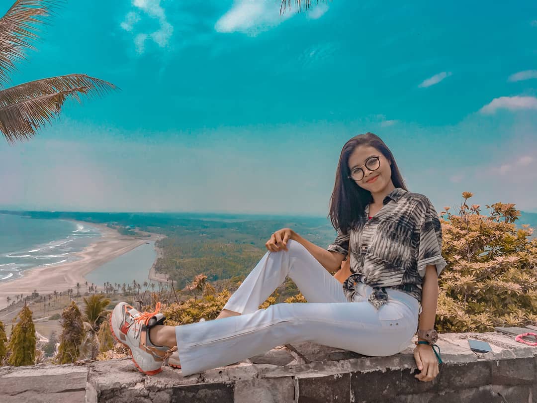 1. Mega Wisata Indonesia Icakan, 2. Green Canyon, 3. Masjid Agung Ciamis, 4. Situ Lengkong Panjalu, 5. Kampung Adat Kuta, 6. Curug Tujuh Cibolang, 7. Pantai Karang Nini, 8. Pantai Pangandaran, 9. Pantai Batu Karas, 10. Lembah Putri, 11. Puncak Mandala Rancah, 12. Pantai Batu Hiu, 13. Astana Gede Kawali, 14. Wisata Batu Ngampar, 15. Rafting Sungai Citumang