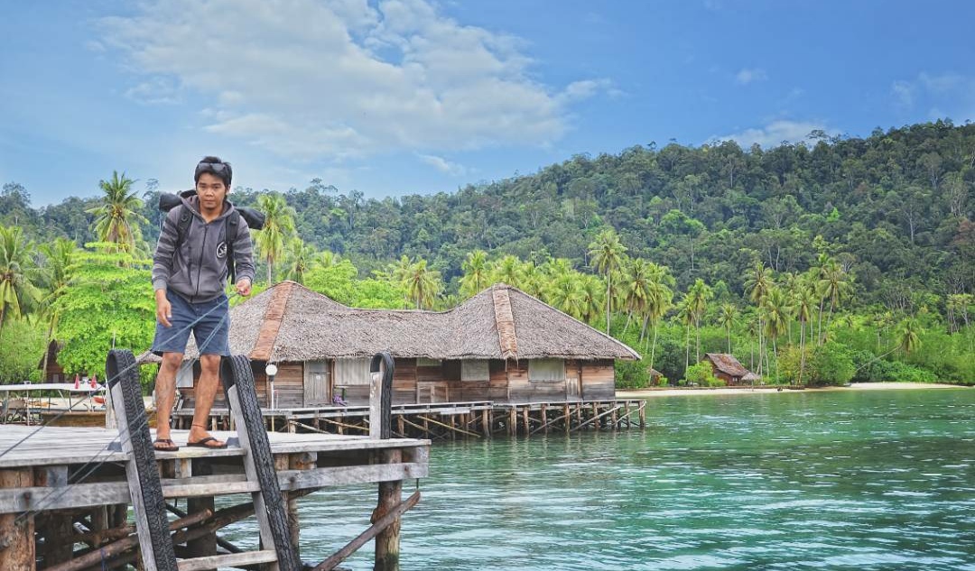 1. Pantai Padang, 2. Jembatan Siti Nurbaya, 3. Pantai Pasir Jambak, 4. Air Terjun Lembah Anai, 5. Tugu Perbatasan Padang, 6. Pantai Nirwana Padang, 7. Batu Malin Kundang, 8. Pulau Parsupahan, 9. Taman Budaya Sumbar, 10. Pantai Caroline, 11. Miniatur Mekkah Mini, 12. Pulau Sikuai, 13. Pulau Cubadak, 14. Museum Adityawarman, 15. Pemandian Lori Lubuk Minturun, 16. Sitinjau Lauik, 17. Air Terjun Lubuk Hitam Tiga Tingkat, 18. Taman Siti Nurbaya, 19. Pantai Arta Sungai Limau, 20. Kolam Renang ABG, 21. Bendungan Niagara, 22. Danau Cimpago, 23. Pantai Katapiang, 24. Jembatan Anai, 25. Pulau Sirandah, 26. Tugu Perdamaian Muaro Lasak, 27. Masjid Raya Sumatera Barat, 28. Mifan Waterpark, 29. Taman Melati, 30. Kolam Renang UNP, 31. Kolam Renang Teratai, 32. Kolam Renang Adzkia, 33. Plaza Andalas, 34. Basko Grand Mall, 35. Christine Hakim Idea Park, 36. Damar Plaza, 37. Danau Singkarak, 38. Lubuak Tampuruang, 39. Pasar Lubuk Buaya, 40. Air Terjun Nyarai