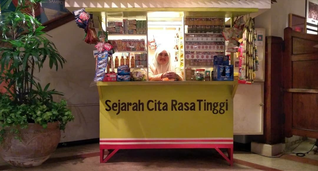 1. Pasar Wisata Juanda, 2. Monumen Kapal Selam, 3. Pasar Turi, 4. Tugu Pahlawan, 5. Museum Sepuluh Nopember, 6. Taman Bungkul, 7. Ciputra Waterpark, 8. Klenteng Sanggar Agung, 9. Kenjeran Waterpark, 10. Pantai Ria Kenjeran, 11. Patung Buddha 4 Rupa, 12. Gunung Bromo, 13. Kebun Binatang Surabaya, 14. Taman Remaja Surabaya, 15. Surabaya Carnival Park, 16. Museum House of Sampoerna, 17. Kebun Bibit Wonorejo (Taman Flora), 18. Monumen Bambu Runcing, 19. Hutan Bambu dan Taman Sakura, 20. Tanjung Perak, 21. Jembatan Merah, 22. Surabaya North Quay, 23. Taman Pelangi, 24. Taman Prestasi, 25. Monumen Jalesveva Jayamahe, 26. Museum Surabaya, 27. Taman Apsari, 28. Taman Mundu, 29. Taman Persahabatan, 30. Kya Kya Kembang Jepun, 31. Taman Jayengrono, 32. Museum Kesehatan Dr. Adhyatama, MPH, 33. Cagar Budaya Surabaya, 34. Monumen Patung Gubernur Suryo, 35. Arca Joko Dolog, 36. Monumen Suroboyo, 37. Museum WR. Soepratman, 38. Museum Mpu Tantular, 39. Jembatan Suramadu, 40. Kolam Renang Wisata Bukit Mas, 41. Trans Studio Mini, 42. Wisata Citra Raya, 43. Klenteng Hong Tiek Hian, 44. Rumah Batik, 45. Hutan Mangrove Wonorejo