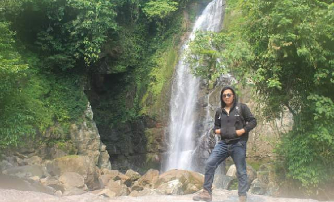1. Pantai Padang, 2. Jembatan Siti Nurbaya, 3. Pantai Pasir Jambak, 4. Air Terjun Lembah Anai, 5. Tugu Perbatasan Padang, 6. Pantai Nirwana Padang, 7. Batu Malin Kundang, 8. Pulau Parsupahan, 9. Taman Budaya Sumbar, 10. Pantai Caroline, 11. Miniatur Mekkah Mini, 12. Pulau Sikuai, 13. Pulau Cubadak, 14. Museum Adityawarman, 15. Pemandian Lori Lubuk Minturun, 16. Sitinjau Lauik, 17. Air Terjun Lubuk Hitam Tiga Tingkat, 18. Taman Siti Nurbaya, 19. Pantai Arta Sungai Limau, 20. Kolam Renang ABG, 21. Bendungan Niagara, 22. Danau Cimpago, 23. Pantai Katapiang, 24. Jembatan Anai, 25. Pulau Sirandah, 26. Tugu Perdamaian Muaro Lasak, 27. Masjid Raya Sumatera Barat, 28. Mifan Waterpark, 29. Taman Melati, 30. Kolam Renang UNP, 31. Kolam Renang Teratai, 32. Kolam Renang Adzkia, 33. Plaza Andalas, 34. Basko Grand Mall, 35. Christine Hakim Idea Park, 36. Damar Plaza, 37. Danau Singkarak, 38. Lubuak Tampuruang, 39. Pasar Lubuk Buaya, 40. Air Terjun Nyarai