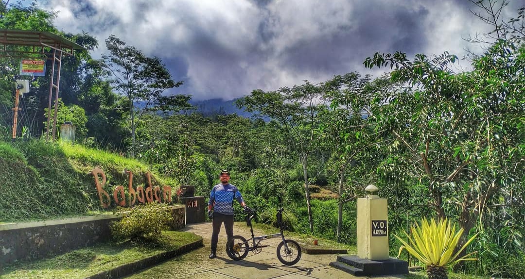 1. Borobudur, 2. Curug Silawe, 3. Hutan Pinus Kragilan, 4. Gunung Tidar, 5. Gereja Ayam, 6. Punthuk Setumbu, 7. Grenden, 8. Candi Asu, 9. Gunung Andong, 10. Candi Selogrio, 11. Rumah Kamera, 12. Sungai Ello, 13. Taman Bermain Kyai Langgeng, 14. Pemandian Air Hangat Candi Umbul, 15. Ketep Pass, 16. Kawasan Pecinan, 17. Air Terjun Sekar Langit, 18. Grojogan Kedung Kayang, 19. Sungai Progo, 20. Kopeng Treetop Adventure, 21. Taman Wisata Kopeng, 22. Air Terjun Umbul Songo, 23. Babadan Pos Pemantauan Merapi, 24. Bukit Menoreh, 25. Candi Mendut, 26. Candi Pawon, 27. Argo Wana Wisata Cupu Mas, 28. Desa Wisata Wanurejo, 29. Desa Wisata Sutopati Kajoran, 30. Agrowisata Banyuroto, 31. Desa Wisata Candirejo , 32. Candi Ngawen, 33. Museum Wayang “Sasana Guna Rasa”, 34. Wisata Kerajinan Pahat Batu Tamanagung, 35. Museum Diponegoro, 36. Bukit Barede, 37. Punthuk Mongkrong, 38. Curug Watuploso , 39. Telaga Bleder, 40. Taman Anggrek Borobudur, 41. Bukit Sleker Asri, 42. Bukit Kertojoyo, 43. Museum Oei Hong Djien, 44. Candi Canggal, 45. Candi Lumbung, 46. Masjid Agung Magelang, 47. Curug Grenjengan Kembar, 48. Pemandian Kali Bening, 49. Curug Dlimas, 50. Kebun Bibit Senopati, 51. Sukmojoyo Hill, 52. Sendang Mudal, 53. Kelenteng Hok An Kiong, 54. Air Terjun Seloprojo, 55. Tuk Gong Adventure