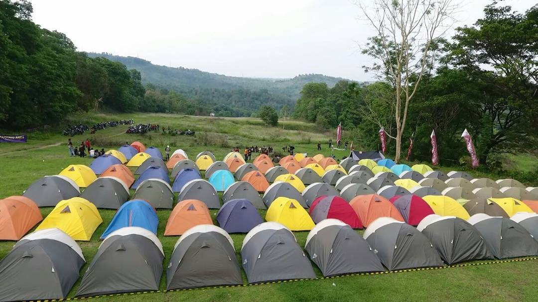1. Wisata Watu Gunung, 2. Waduk Rawa Pening, 3. New Bandungan Indah Waterpark and Family Resort, 4. Umbul Sidomukti, 5. Bukit Cinta, 6. Air Terjun Semirang, 7. Wana Wisata Penggaron, 8. Kolam Renang Tirto Argo Siwarak, 9. Bumi Perkemahan Efrata, 10. Curug Lawe, 11. Curug Benowo, 12. Gunung Ungaran, 13. Taman Djamoe Indonesia, 14. Kampoeng Kopi Banaran, 15. Bukit Lerep Indah, 16. Candi Gedong Songo, 17. Kampung Seni Lerep, 18. The Fountain Waterpark, 19. Vanaprastha Park, 20. Taman Serasi (Taman Unyil)
