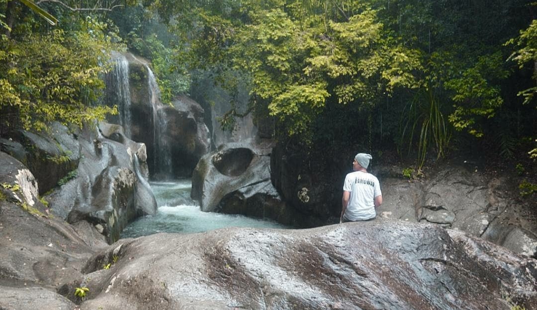 1. Pantai Padang, 2. Jembatan Siti Nurbaya, 3. Pantai Pasir Jambak, 4. Air Terjun Lembah Anai, 5. Tugu Perbatasan Padang, 6. Pantai Nirwana Padang, 7. Batu Malin Kundang, 8. Pulau Parsupahan, 9. Taman Budaya Sumbar, 10. Pantai Caroline, 11. Miniatur Mekkah Mini, 12. Pulau Sikuai, 13. Pulau Cubadak, 14. Museum Adityawarman, 15. Pemandian Lori Lubuk Minturun, 16. Sitinjau Lauik, 17. Air Terjun Lubuk Hitam Tiga Tingkat, 18. Taman Siti Nurbaya, 19. Pantai Arta Sungai Limau, 20. Kolam Renang ABG, 21. Bendungan Niagara, 22. Danau Cimpago, 23. Pantai Katapiang, 24. Jembatan Anai, 25. Pulau Sirandah, 26. Tugu Perdamaian Muaro Lasak, 27. Masjid Raya Sumatera Barat, 28. Mifan Waterpark, 29. Taman Melati, 30. Kolam Renang UNP, 31. Kolam Renang Teratai, 32. Kolam Renang Adzkia, 33. Plaza Andalas, 34. Basko Grand Mall, 35. Christine Hakim Idea Park, 36. Damar Plaza, 37. Danau Singkarak, 38. Lubuak Tampuruang, 39. Pasar Lubuk Buaya, 40. Air Terjun Nyarai