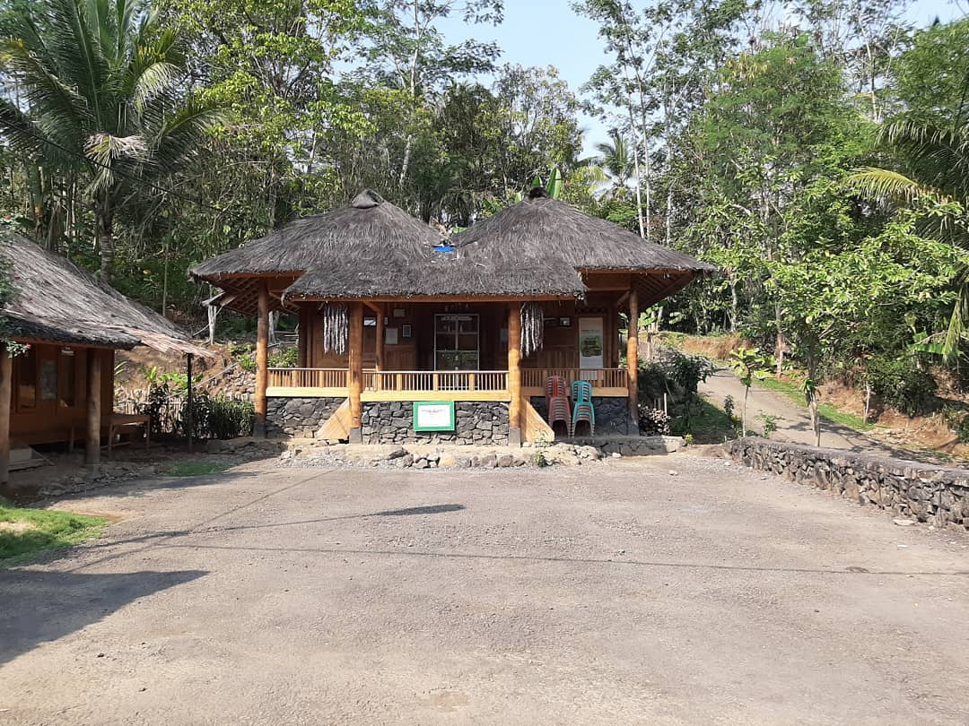 1. Mega Wisata Indonesia Icakan, 2. Green Canyon, 3. Masjid Agung Ciamis, 4. Situ Lengkong Panjalu, 5. Kampung Adat Kuta, 6. Curug Tujuh Cibolang, 7. Pantai Karang Nini, 8. Pantai Pangandaran, 9. Pantai Batu Karas, 10. Lembah Putri, 11. Puncak Mandala Rancah, 12. Pantai Batu Hiu, 13. Astana Gede Kawali, 14. Wisata Batu Ngampar, 15. Rafting Sungai Citumang