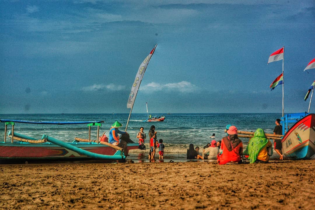 1. Mega Wisata Indonesia Icakan, 2. Green Canyon, 3. Masjid Agung Ciamis, 4. Situ Lengkong Panjalu, 5. Kampung Adat Kuta, 6. Curug Tujuh Cibolang, 7. Pantai Karang Nini, 8. Pantai Pangandaran, 9. Pantai Batu Karas, 10. Lembah Putri, 11. Puncak Mandala Rancah, 12. Pantai Batu Hiu, 13. Astana Gede Kawali, 14. Wisata Batu Ngampar, 15. Rafting Sungai Citumang