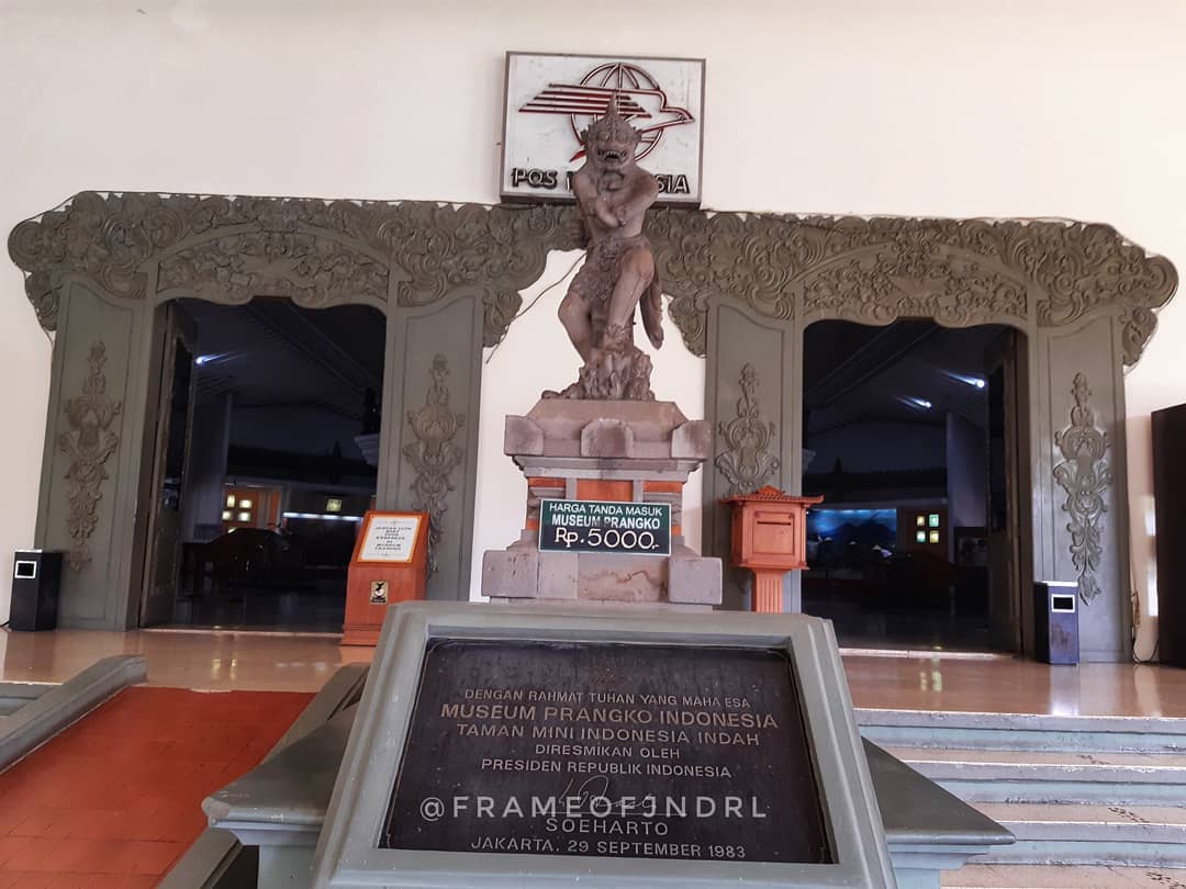 1. Taman Bunga Wiladatika, 2. Telaga Arwana, 3. Buperta Cibubur, 4. Kampoeng Maen Cibubur, 5. Kampung Cina, 6. Kampung Jepang, 7. Monumen Pancasila Sakti, 8. Monumen Perjuangan Jatinegara, 9. Museum Perangko, 10. Museum Komodo, 11. Cibubur Garden Dairy, 12. Taman Mini Indonesia Indah (TMII), 13. Cibubur Junction, 14. Fantasy Island Cibubur, 15. Taman Buah Mekarsari