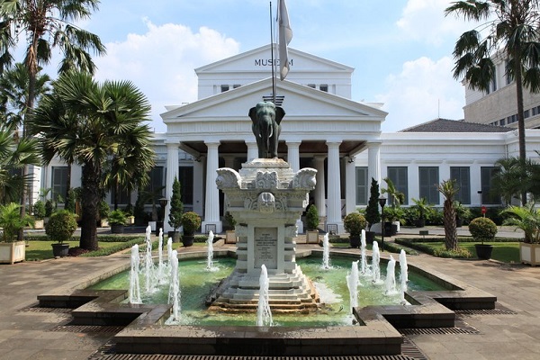 15 Tempat Rekreasi di Jakarta Pusat untuk Keluarga: Destinasi Liburan Seru dan Edukatif di Pusat Kota 2 Museum Nasional Indonesia, 1. Monas (Monumen Nasional), 2. Museum Nasional Indonesia, 3. Taman Menteng, 4. Museum Joang 45, 5. Planetarium Jakarta, 6. Taman Ismail Marzuki (TIM), 7. Museum Bank Indonesia, 8. Museum Indonesia, 9. Taman Suroboyo, 10. Museum Dharma Bhakti, 11. Gondangdia Coffee Village, 12. Museum Telekomunikasi, 13. Masjid Jami Al-Ansar, 14. Jalan Sabang, 15. Museum Perumusan Naskah Proklamasi