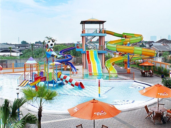 1. Citra Raya World of Wonders, 2. Pantai Tanjung Pasir, 3. Pulau Cangkir, 4. Situ Cipondoh, 5. Marcopolo Waterpark, 6. Taman Potret, 7. Taman Prestasi, 8. Masjid Pintu Seribu, 9. Vihara Nimmala (Boen San Bio), 10. Museum Benteng Heritage, 11. Museum Juang TMP Taruna, 12. Tugu Adipura Kota Tangerang, 13. Amsterdam Waterpark, 14. Aladin Aquaplay Karawaci, 15. Pulo Saiji Water Adventure, 16. DX Waterpark, 17. Ocean Park BSD City, 18. Danau Cikokol, 19. Situ Bulakan, 20. Serenade Lake Paramount, 21. Taman Wisata Pulau Situ Gintung, 22. Danau Biru, 23. Danau Cihuni, 24. Pantai Tanjung Kait, 25. Bendungan Pintu Air Sepuluh, 26. Taman Kota BSD, 27. Hutan Kota BSD (Taman Kota BSD 2), 28. Taman Buaya Tanjung Pasir, 29. Alun-alun Tangerang, 30. Pasar Lama