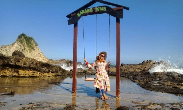 1. Mega Wisata Indonesia Icakan, 2. Green Canyon, 3. Masjid Agung Ciamis, 4. Situ Lengkong Panjalu, 5. Kampung Adat Kuta, 6. Curug Tujuh Cibolang, 7. Pantai Karang Nini, 8. Pantai Pangandaran, 9. Pantai Batu Karas, 10. Lembah Putri, 11. Puncak Mandala Rancah, 12. Pantai Batu Hiu, 13. Astana Gede Kawali, 14. Wisata Batu Ngampar, 15. Rafting Sungai Citumang